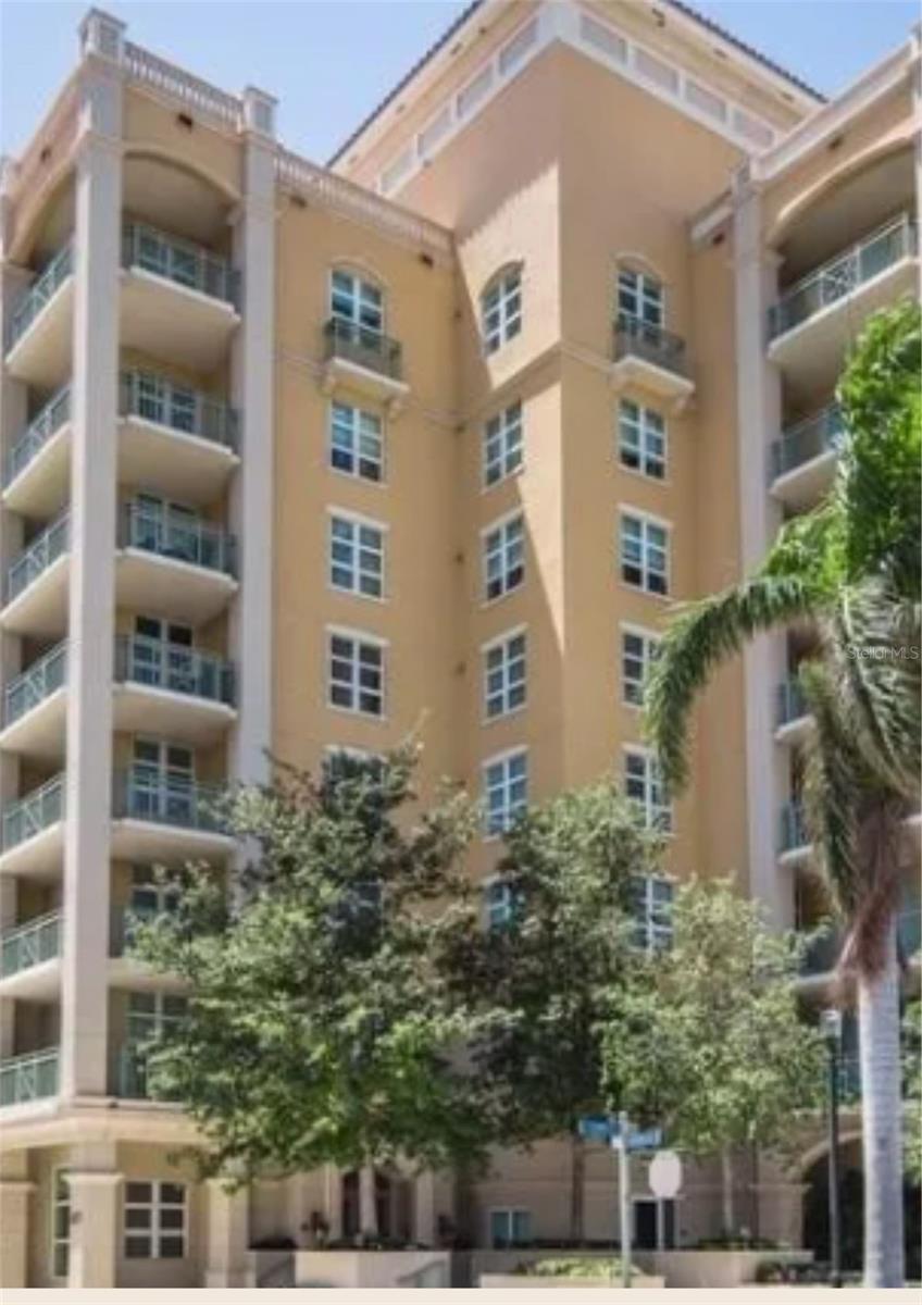 METROPOLITAN CONDO - Residential