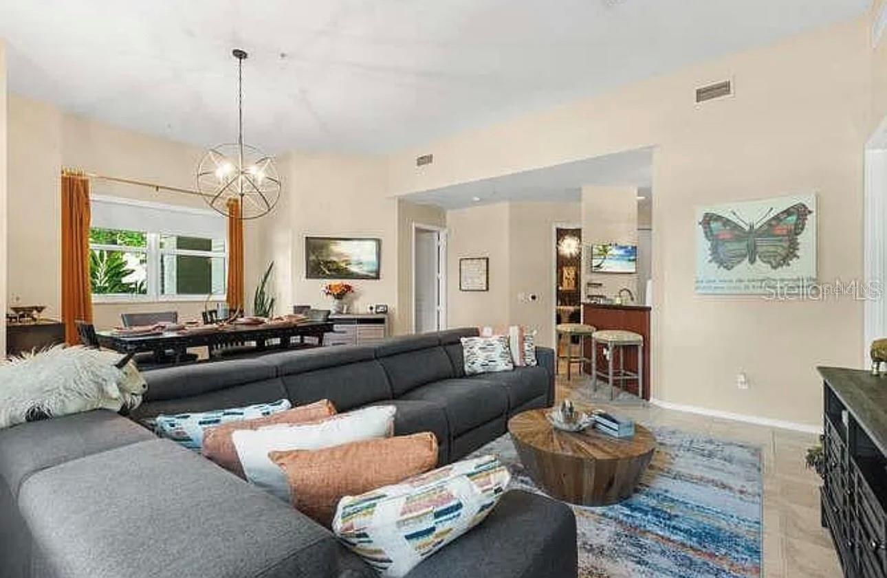 METROPOLITAN CONDO - Residential