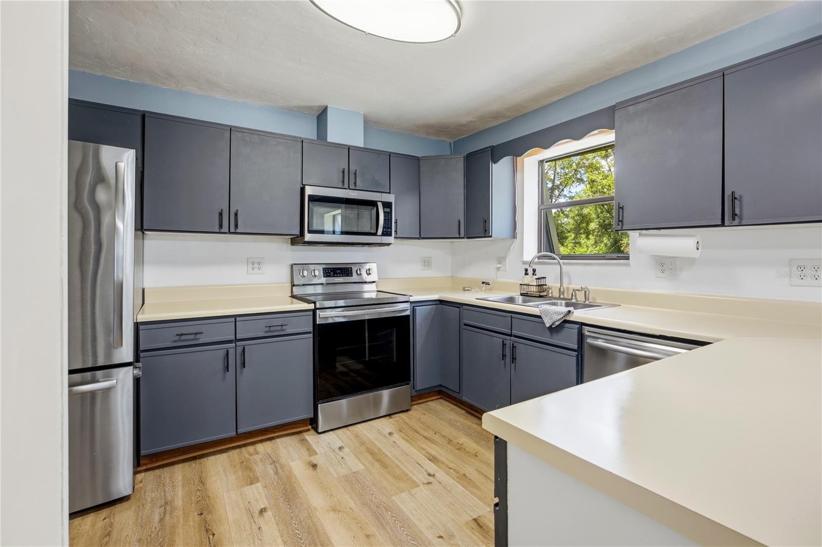 TRI-CITY OAKS - Residential