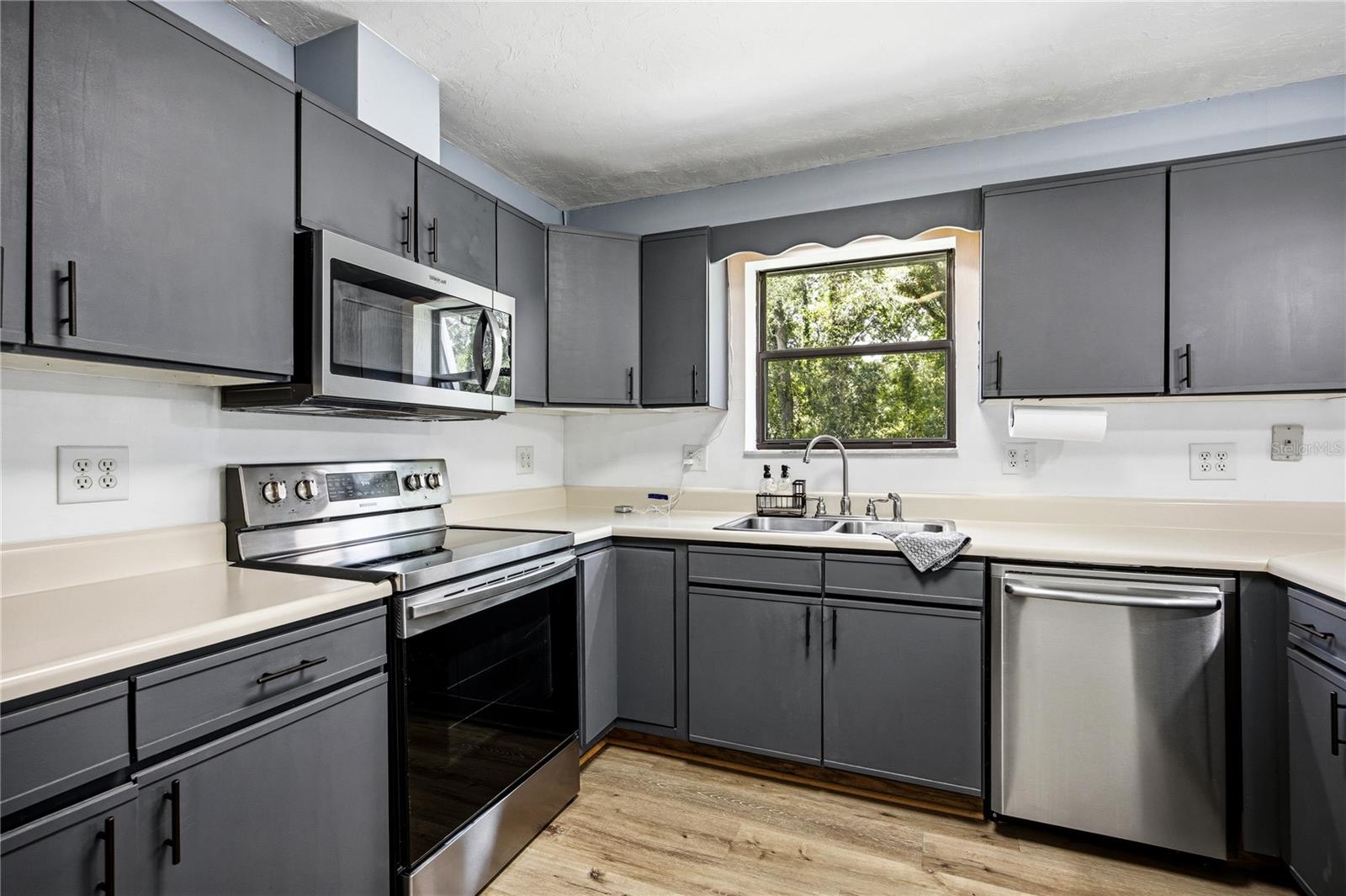 TRI-CITY OAKS - Residential