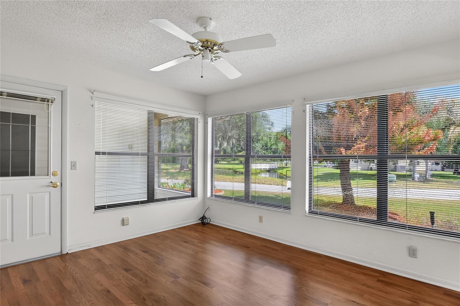 COLONNADES PH 02 - Residential