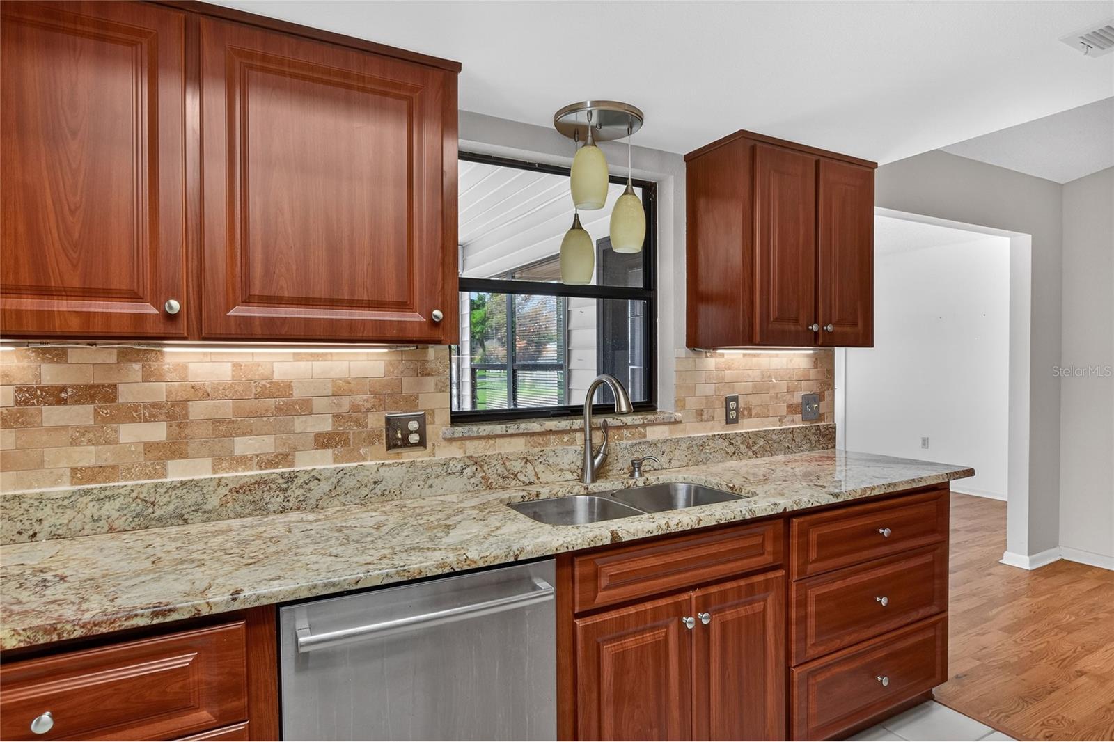 COLONNADES PH 02 - Residential