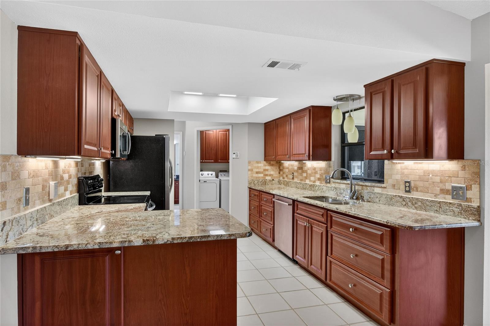 COLONNADES PH 02 - Residential