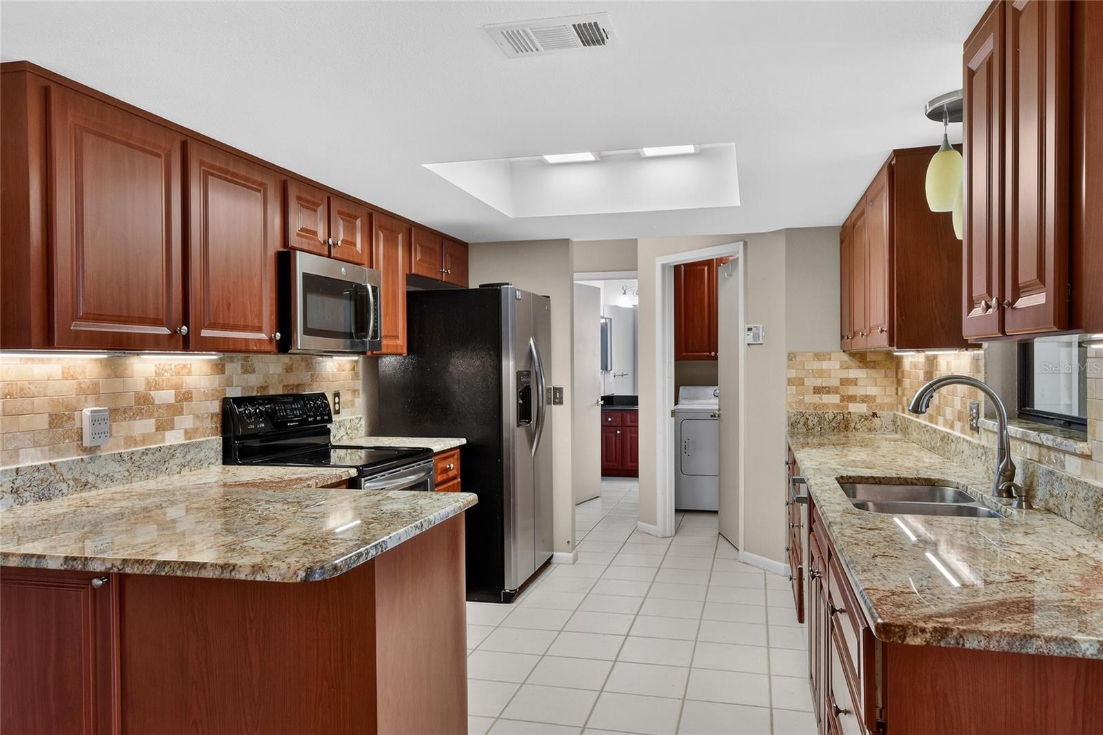 COLONNADES PH 02 - Residential