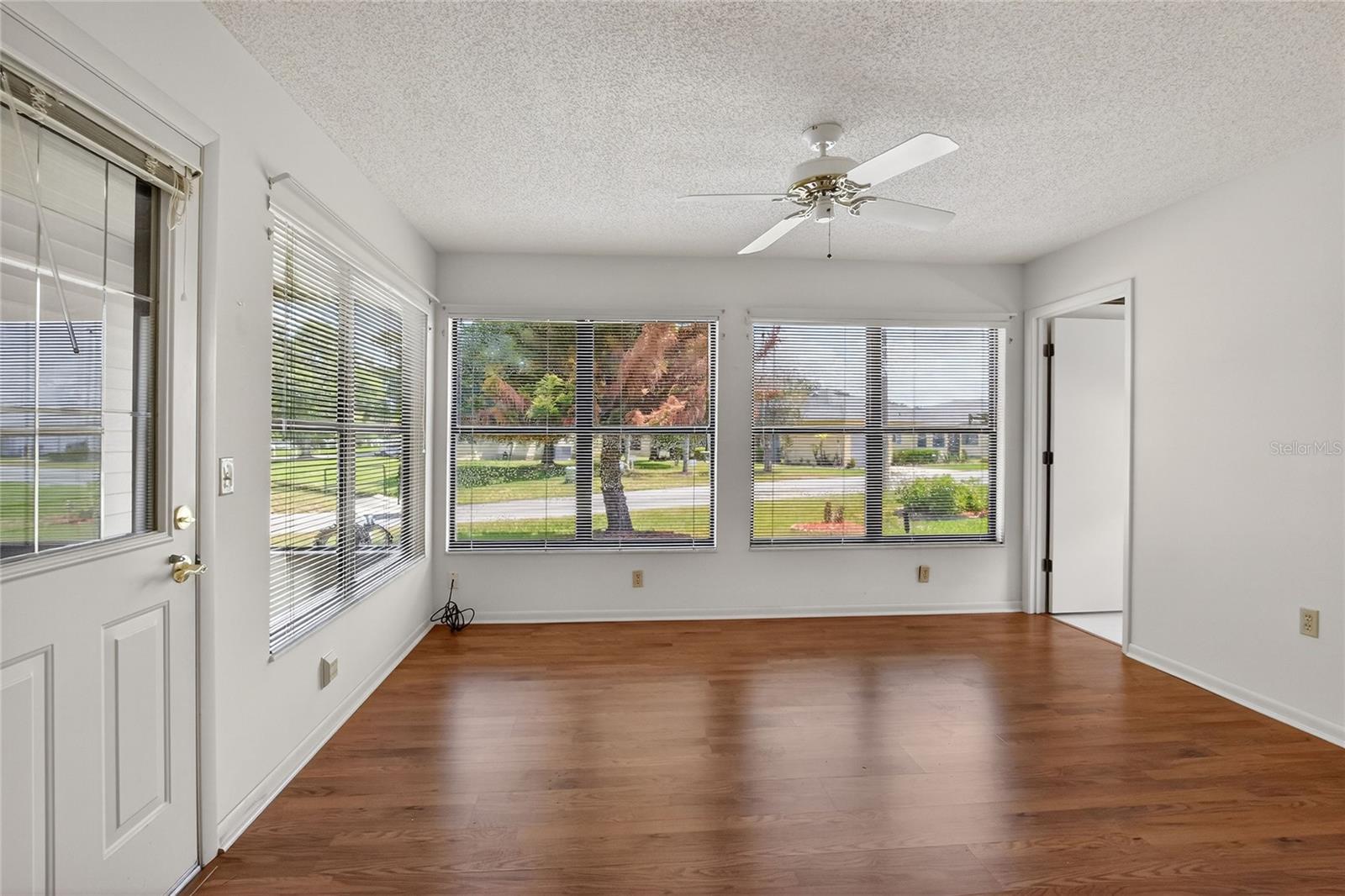 COLONNADES PH 02 - Residential