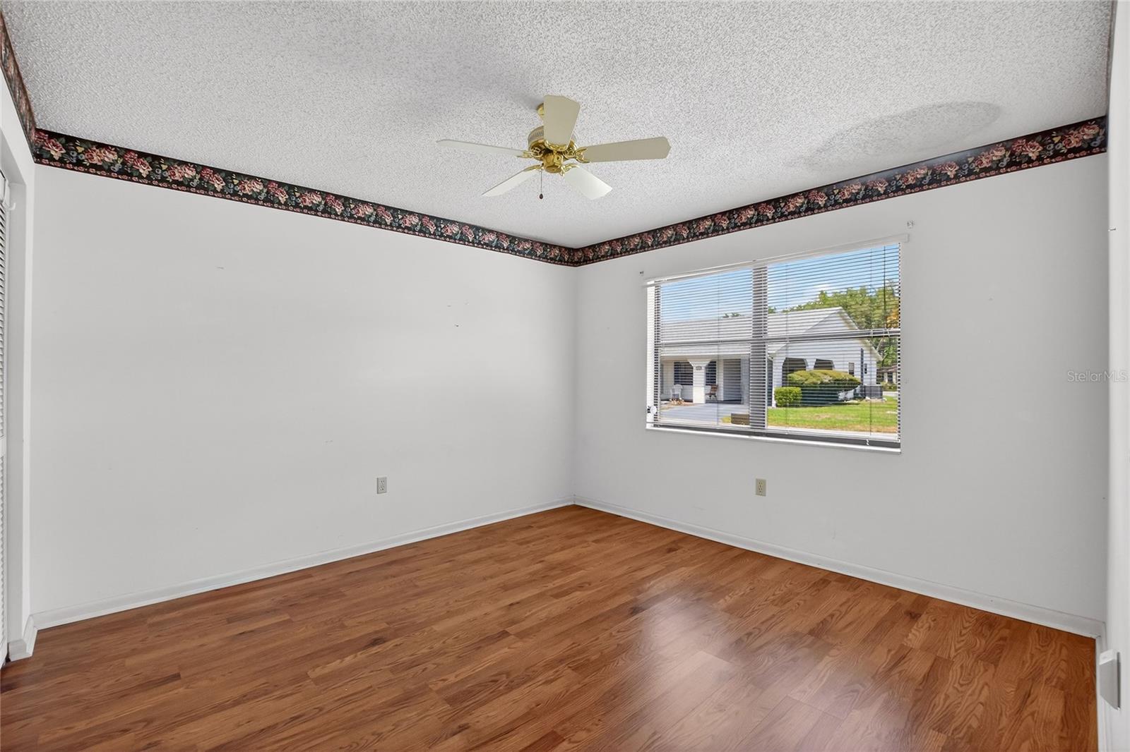 COLONNADES PH 02 - Residential