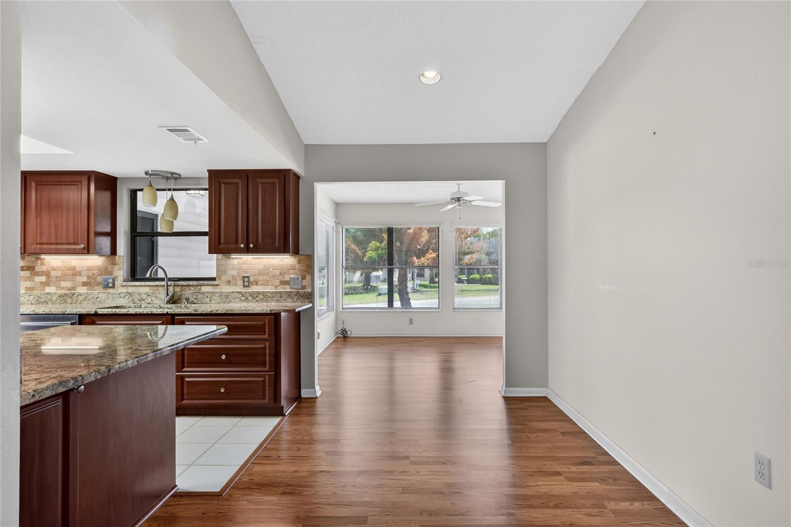 COLONNADES PH 02 - Residential