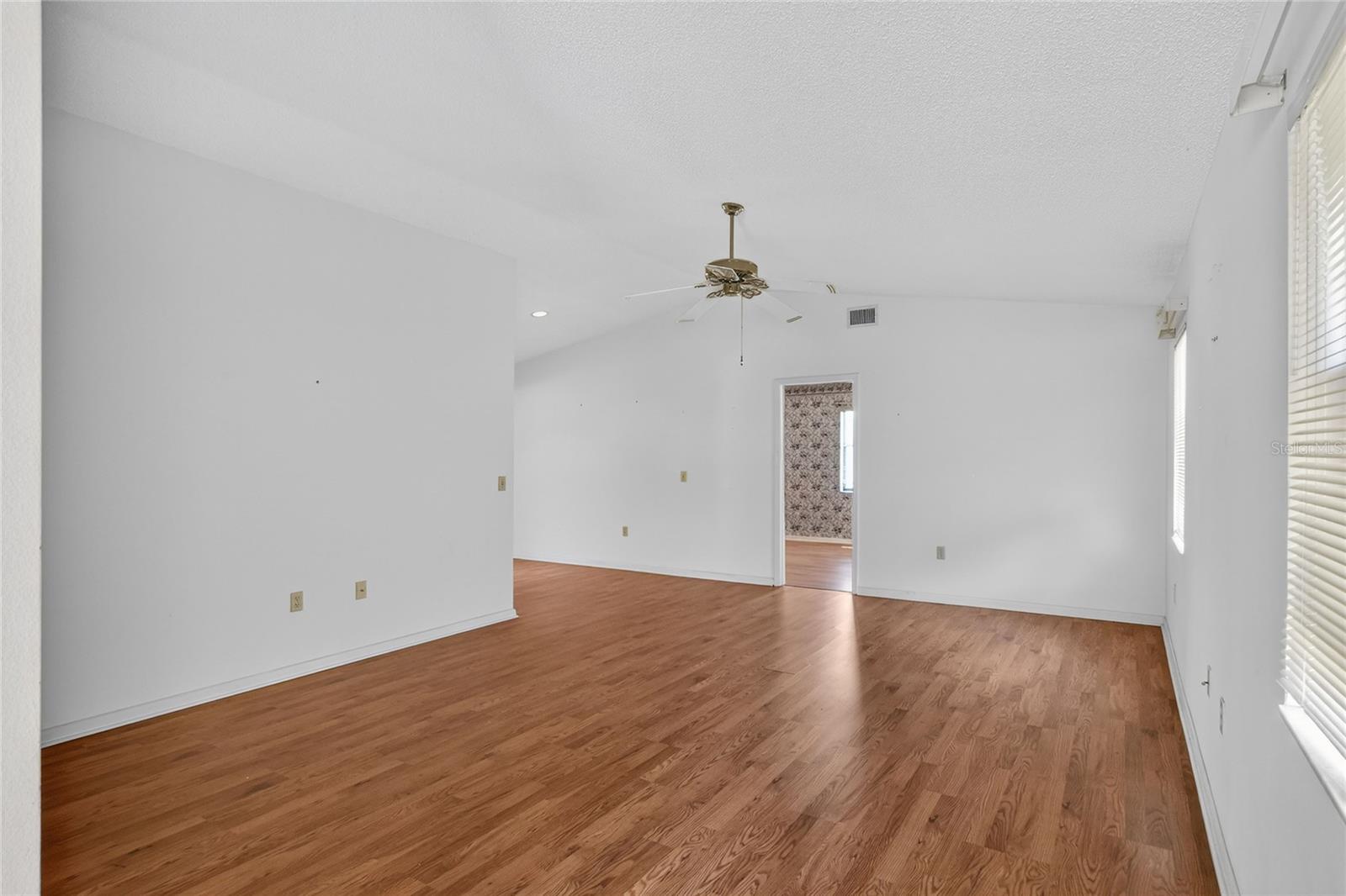 COLONNADES PH 02 - Residential