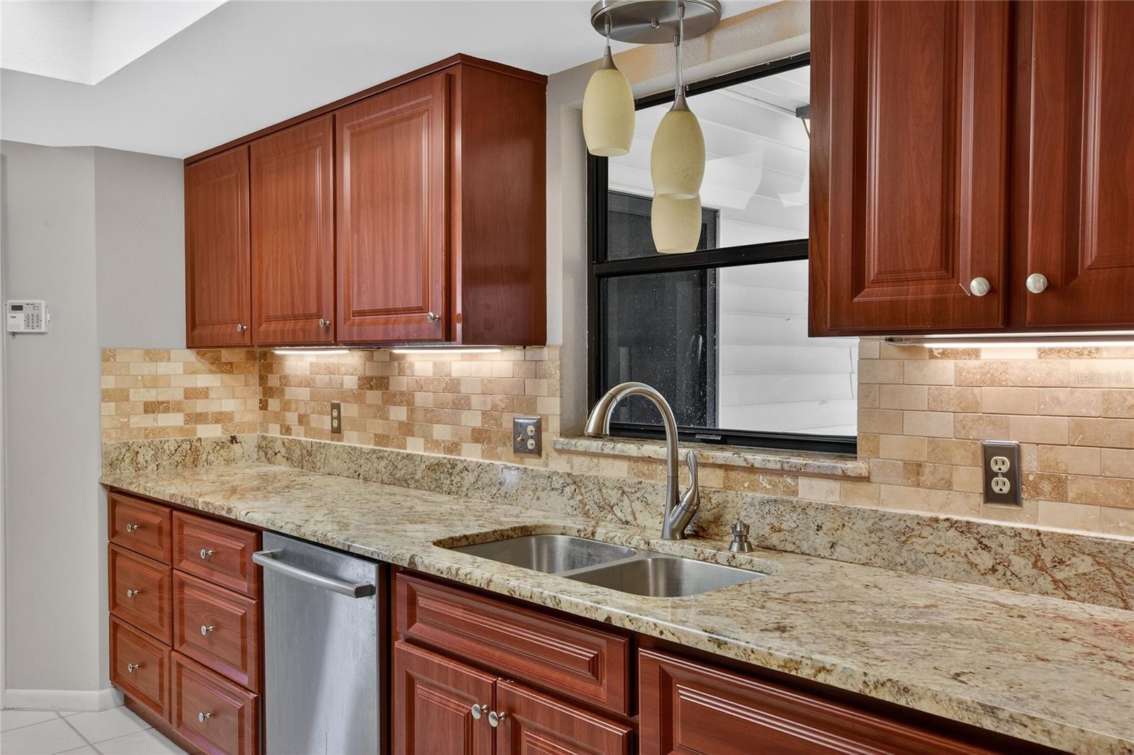 COLONNADES PH 02 - Residential