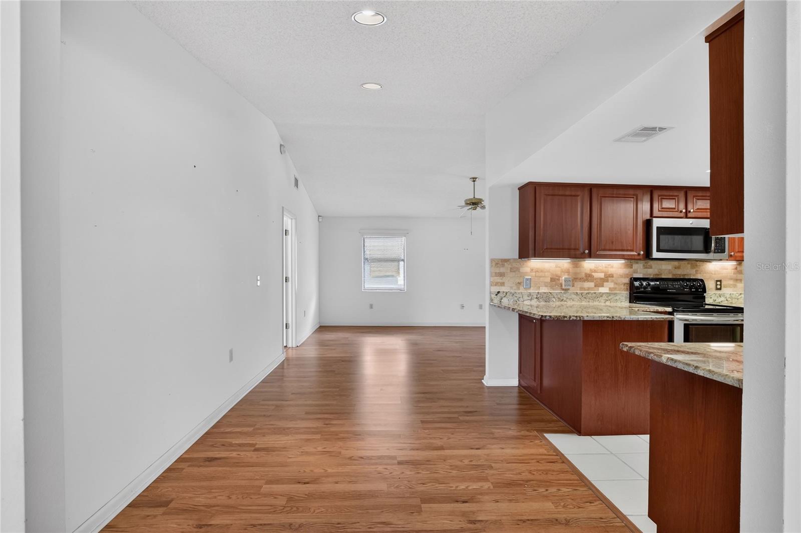 COLONNADES PH 02 - Residential