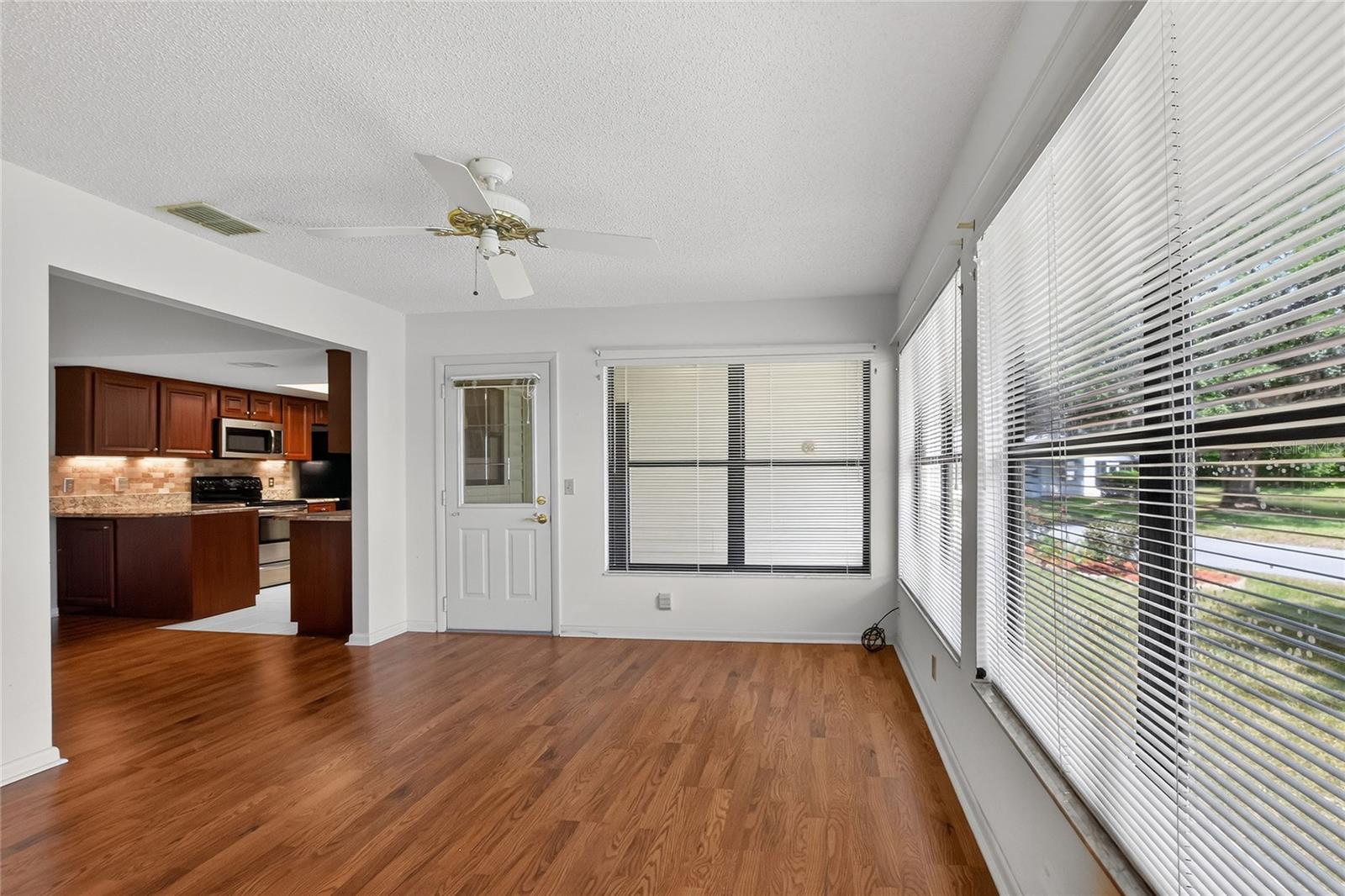 COLONNADES PH 02 - Residential