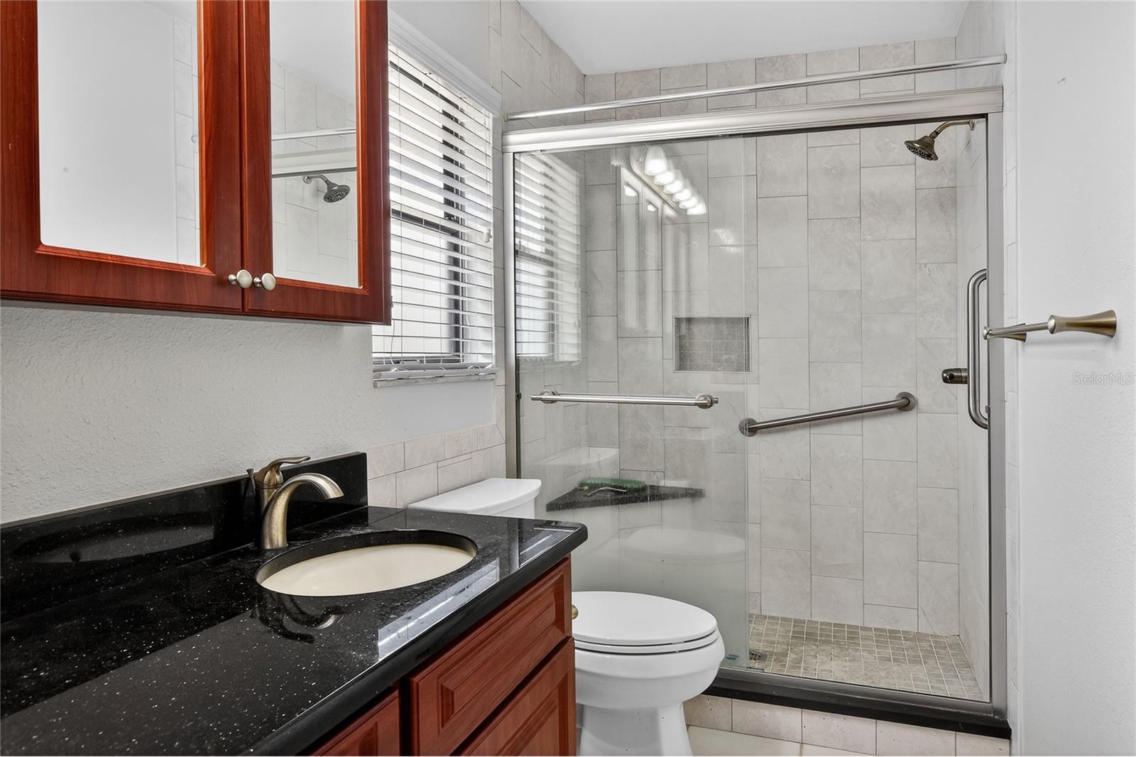 COLONNADES PH 02 - Residential