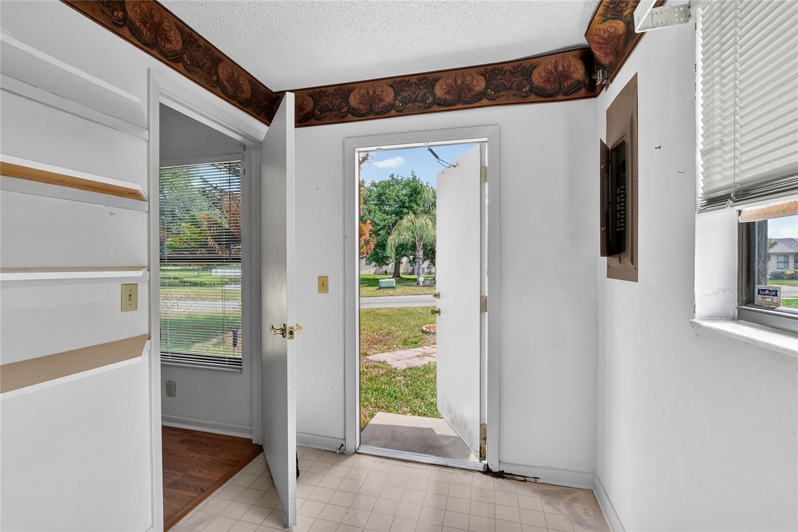 COLONNADES PH 02 - Residential