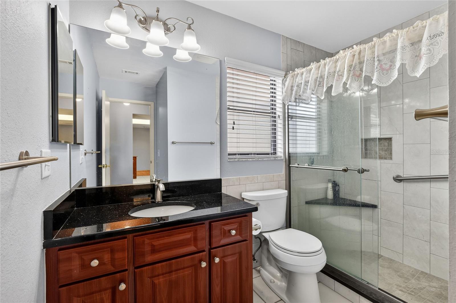 COLONNADES PH 02 - Residential