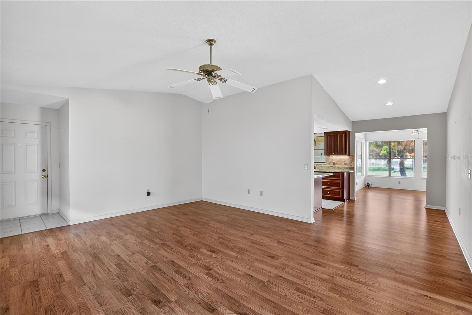 COLONNADES PH 02 - Residential