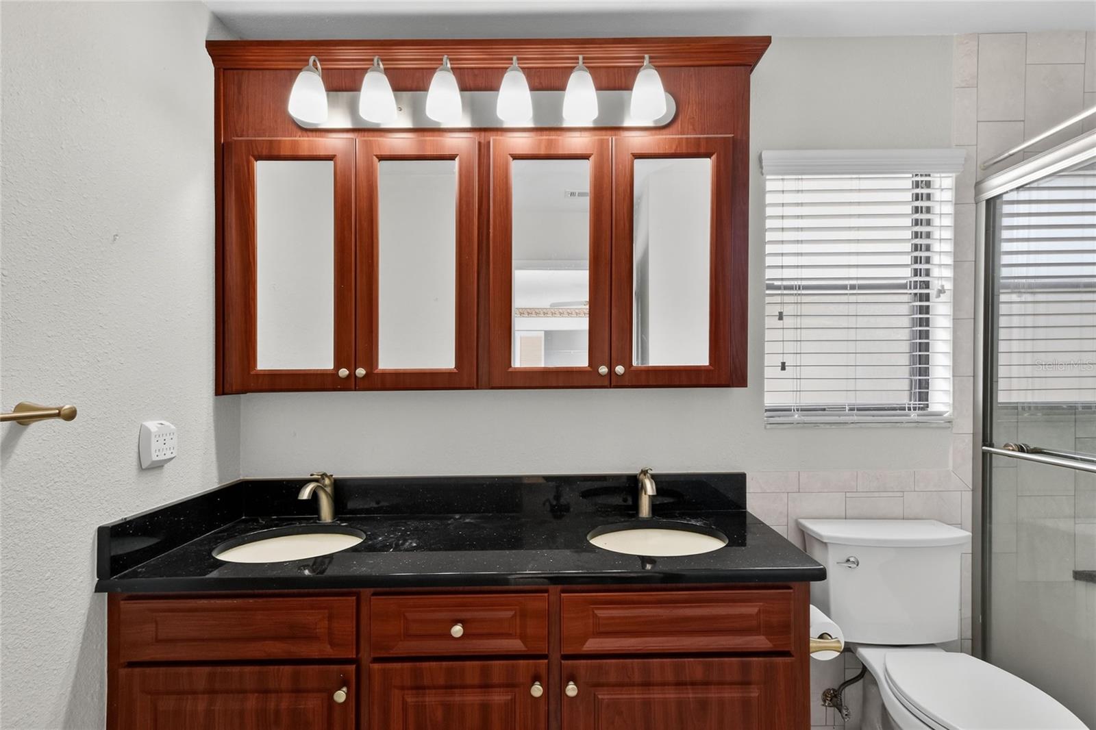 COLONNADES PH 02 - Residential