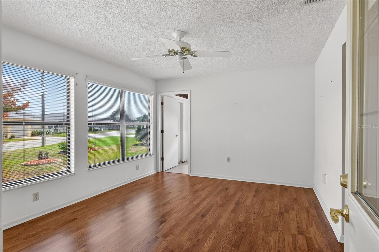 COLONNADES PH 02 - Residential