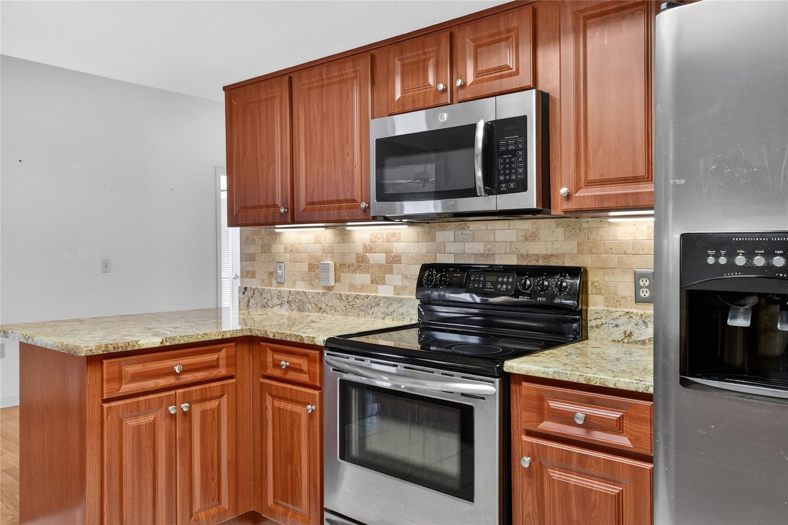 COLONNADES PH 02 - Residential