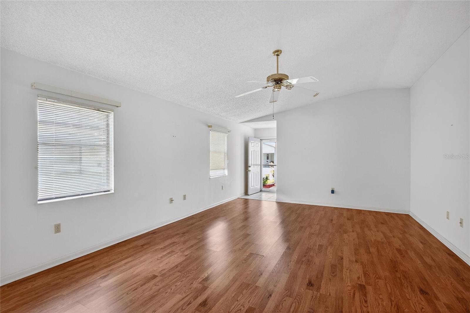 COLONNADES PH 02 - Residential