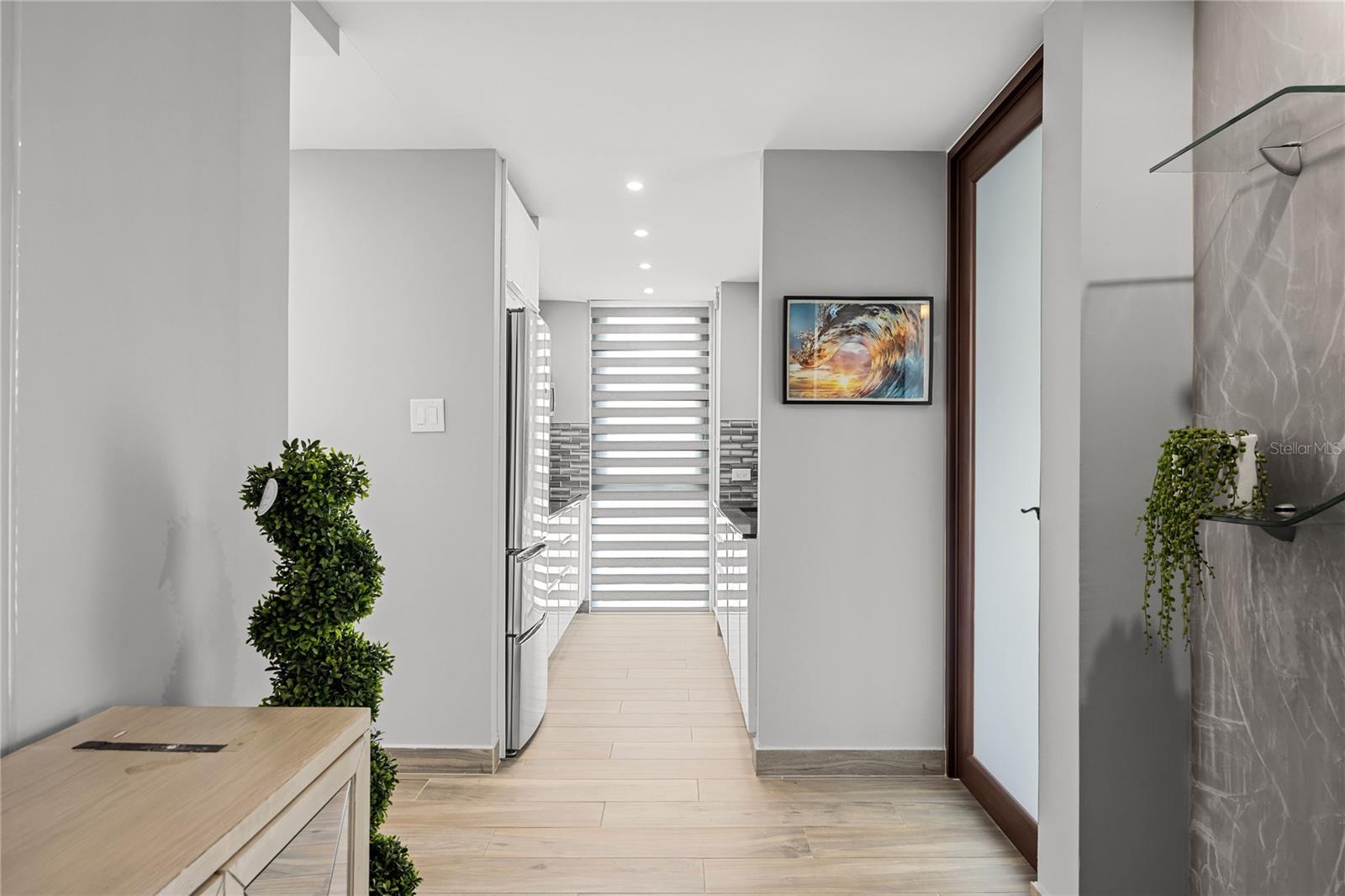 RAQUET CLUB (AKA RACQUET/RAQUET CLUB CONDOMINIUM) - Residential