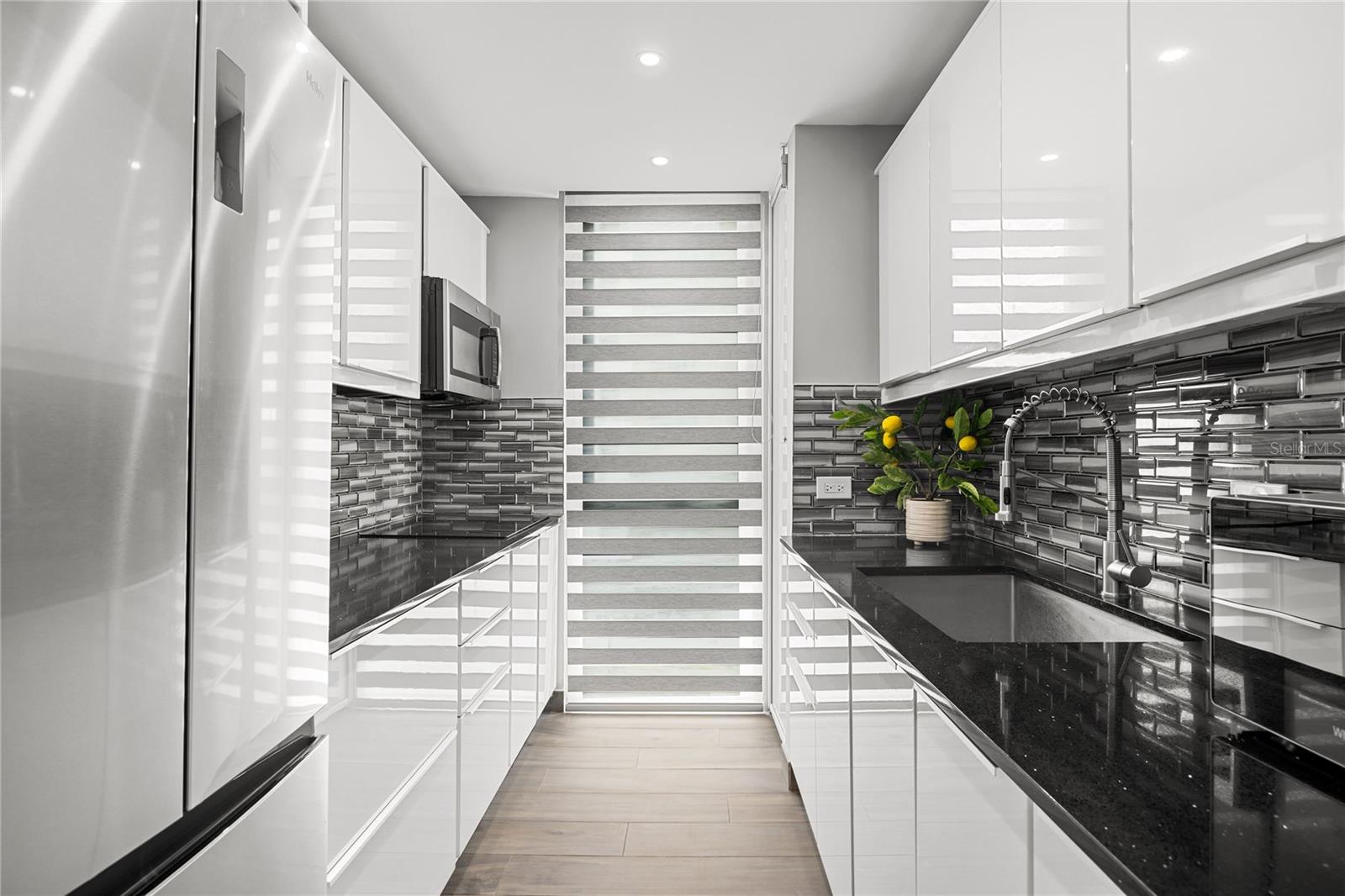 RAQUET CLUB (AKA RACQUET/RAQUET CLUB CONDOMINIUM) - Residential