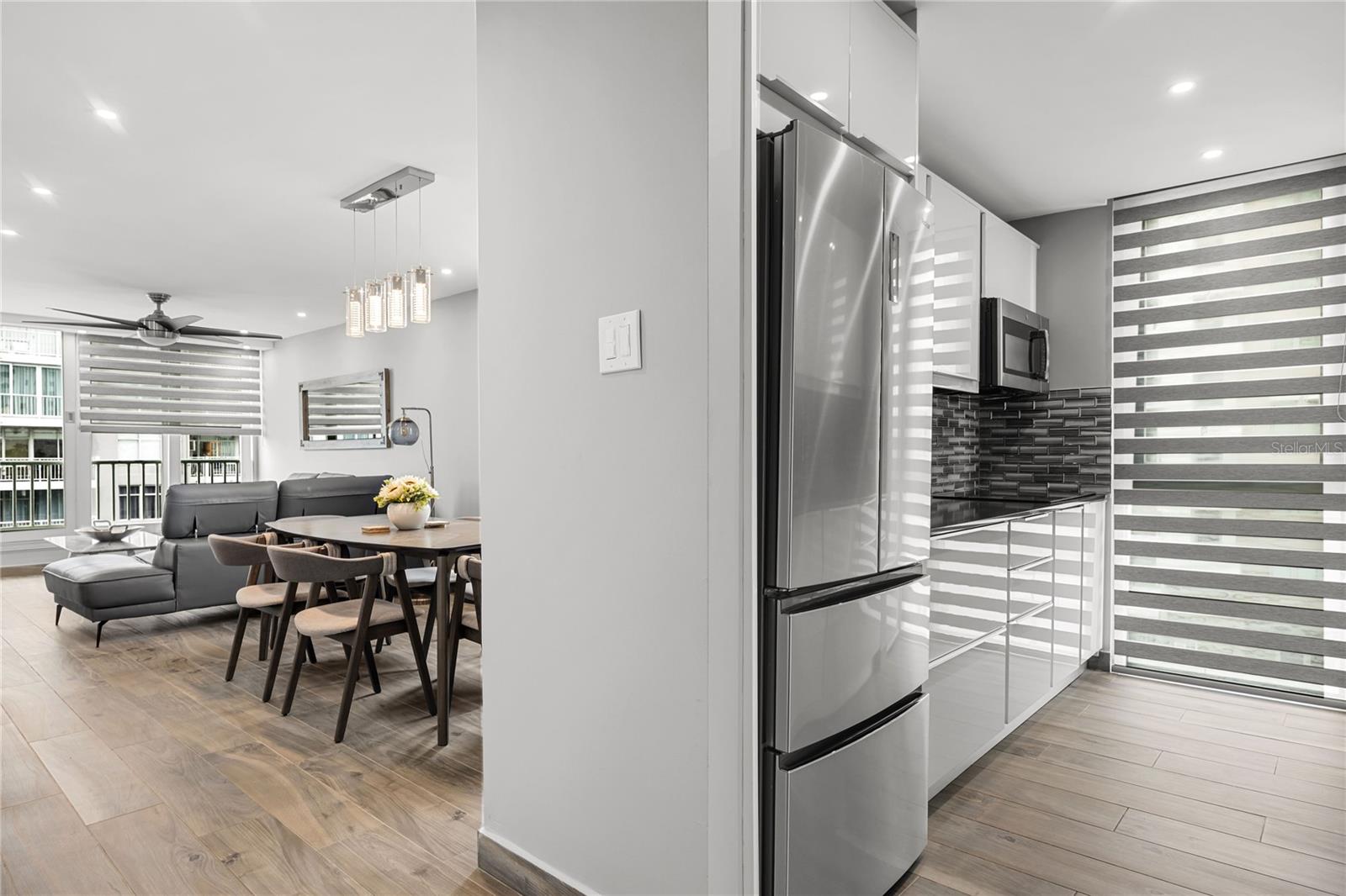 RAQUET CLUB (AKA RACQUET/RAQUET CLUB CONDOMINIUM) - Residential