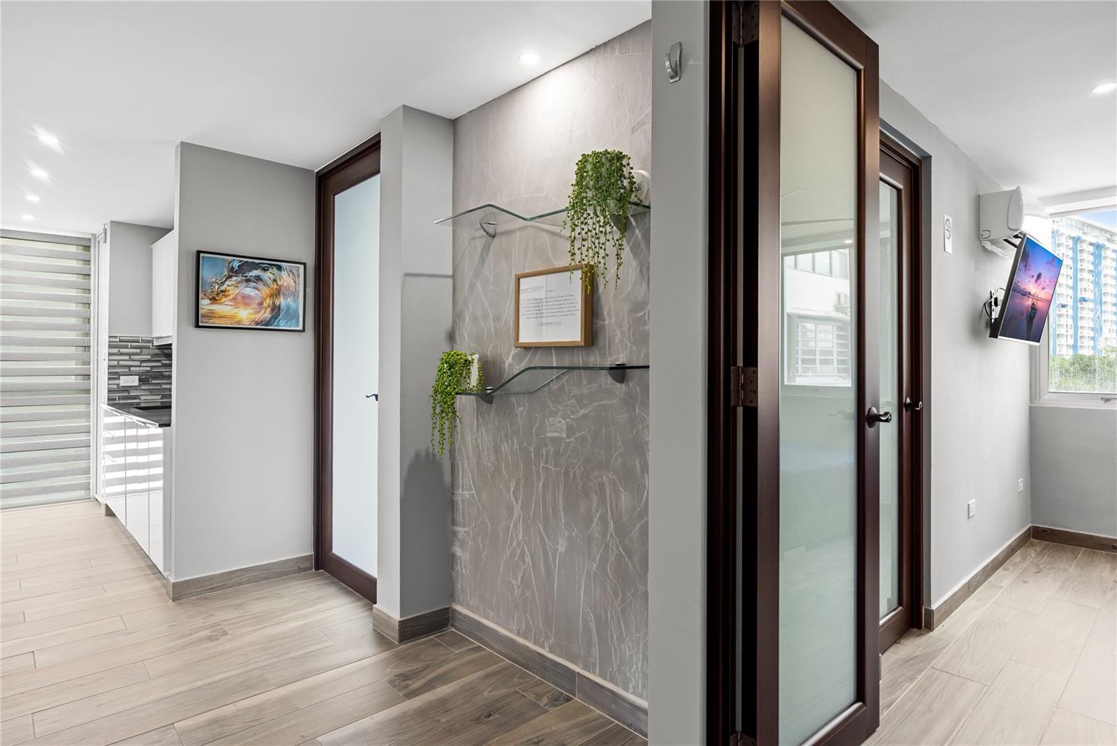 RAQUET CLUB (AKA RACQUET/RAQUET CLUB CONDOMINIUM) - Residential