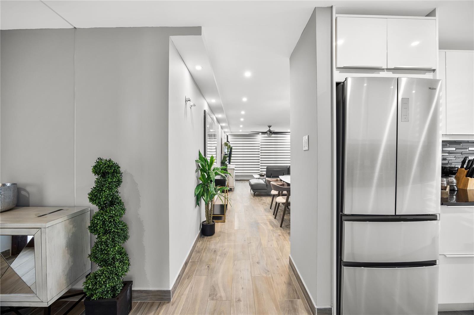 RAQUET CLUB (AKA RACQUET/RAQUET CLUB CONDOMINIUM) - Residential