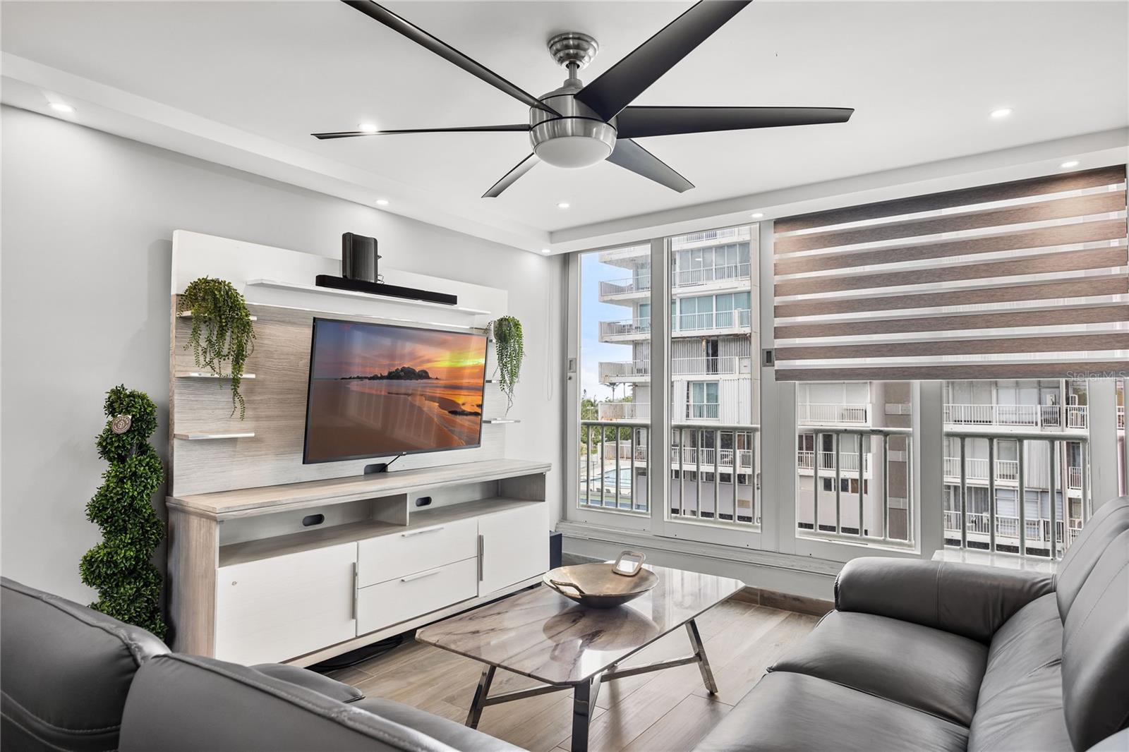 RAQUET CLUB (AKA RACQUET/RAQUET CLUB CONDOMINIUM) - Residential