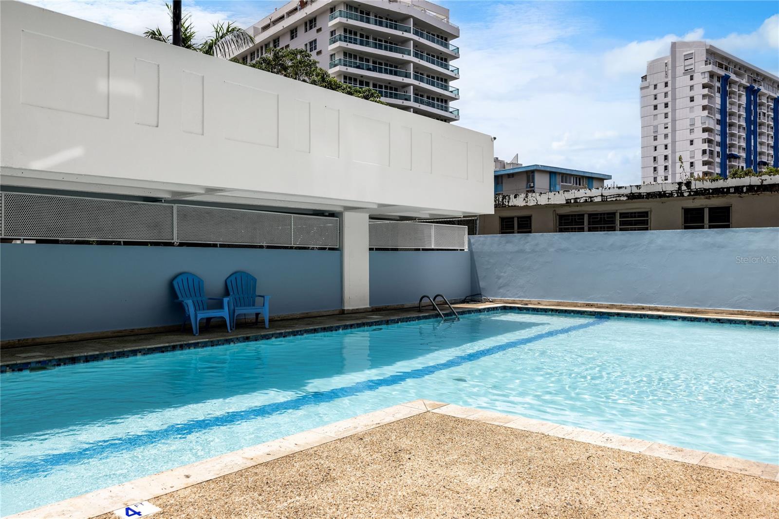 RAQUET CLUB (AKA RACQUET/RAQUET CLUB CONDOMINIUM) - Residential