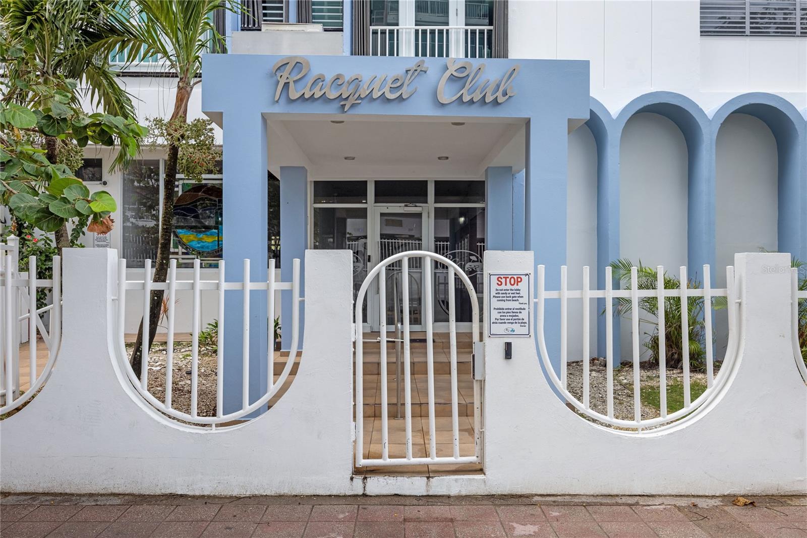 RAQUET CLUB (AKA RACQUET/RAQUET CLUB CONDOMINIUM) - Residential