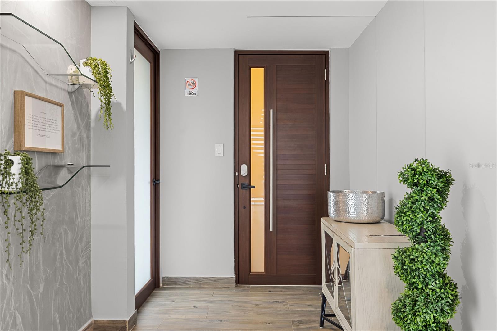 RAQUET CLUB (AKA RACQUET/RAQUET CLUB CONDOMINIUM) - Residential