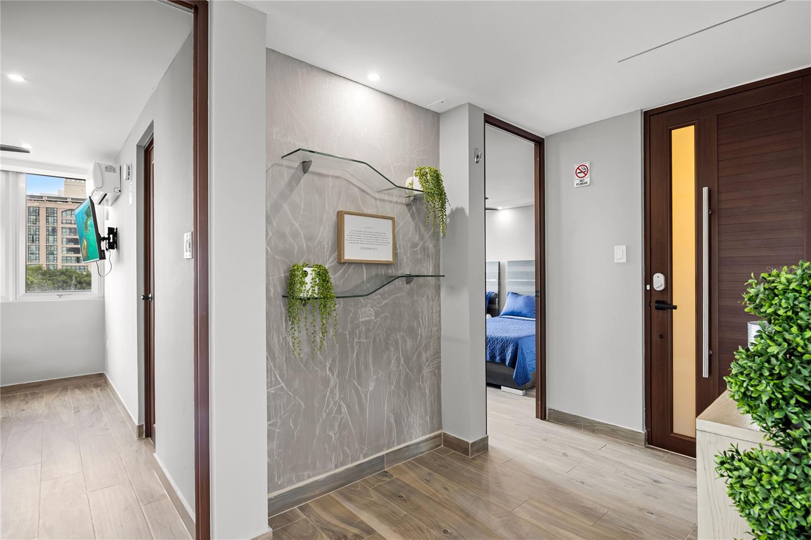 RAQUET CLUB (AKA RACQUET/RAQUET CLUB CONDOMINIUM) - Residential