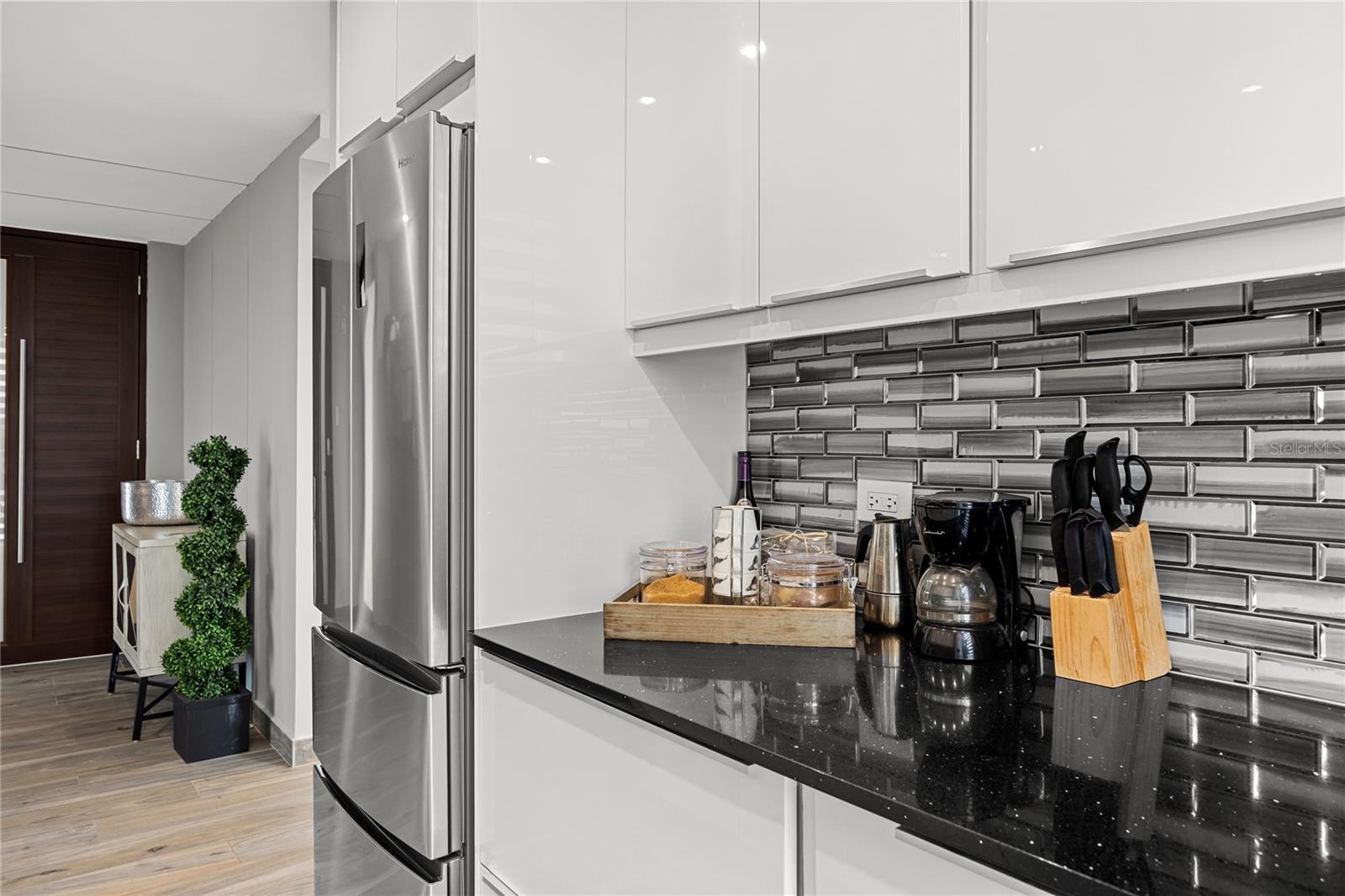 RAQUET CLUB (AKA RACQUET/RAQUET CLUB CONDOMINIUM) - Residential