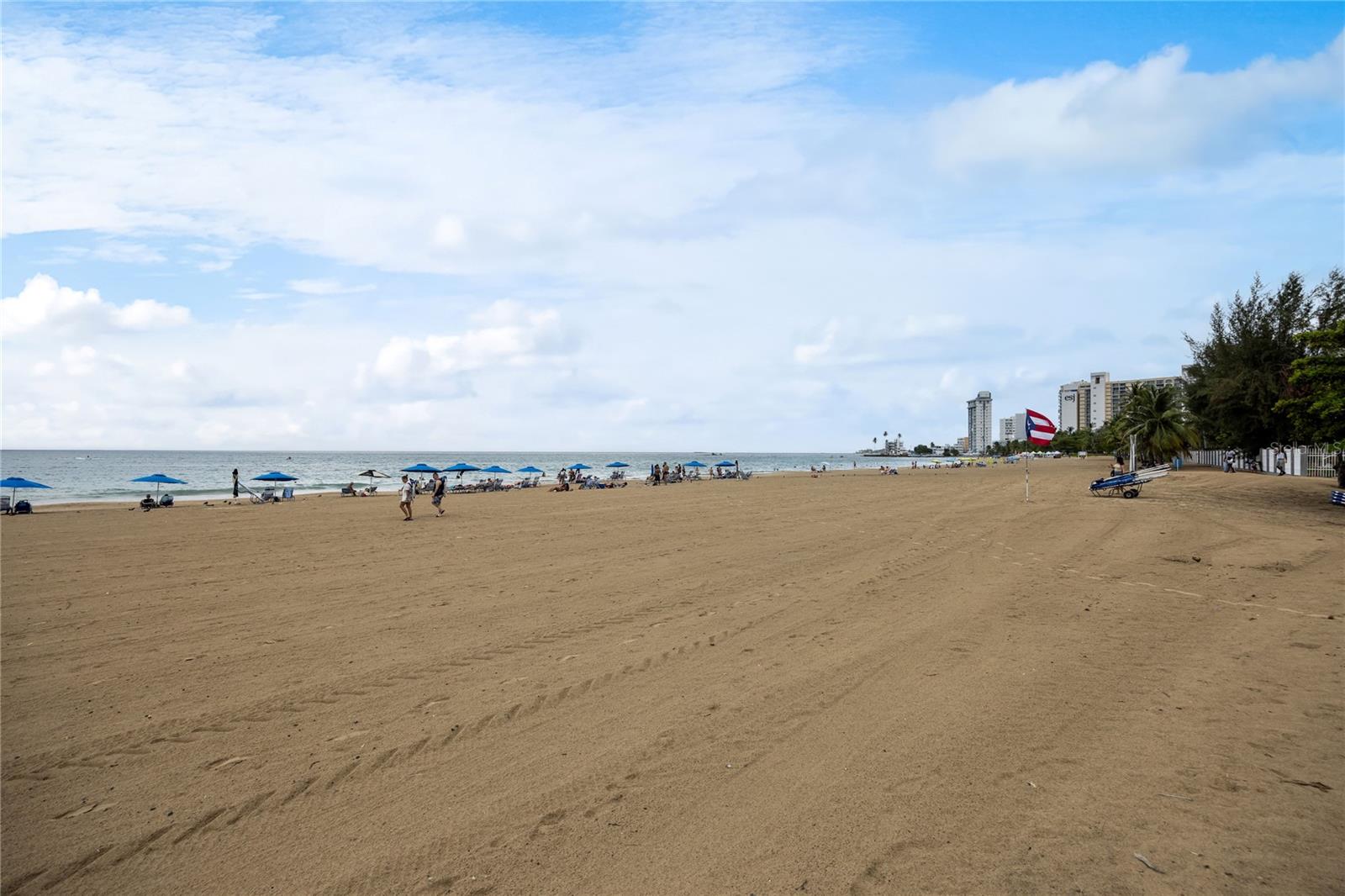 RAQUET CLUB (AKA RACQUET/RAQUET CLUB CONDOMINIUM) - Residential