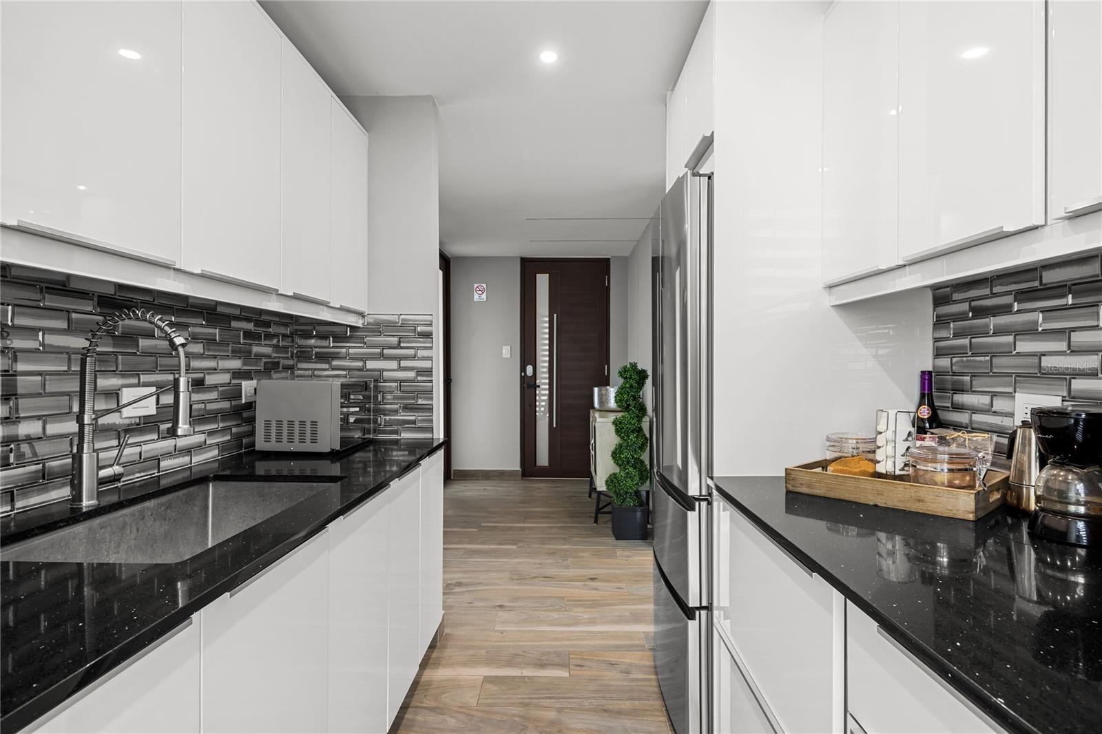 RAQUET CLUB (AKA RACQUET/RAQUET CLUB CONDOMINIUM) - Residential