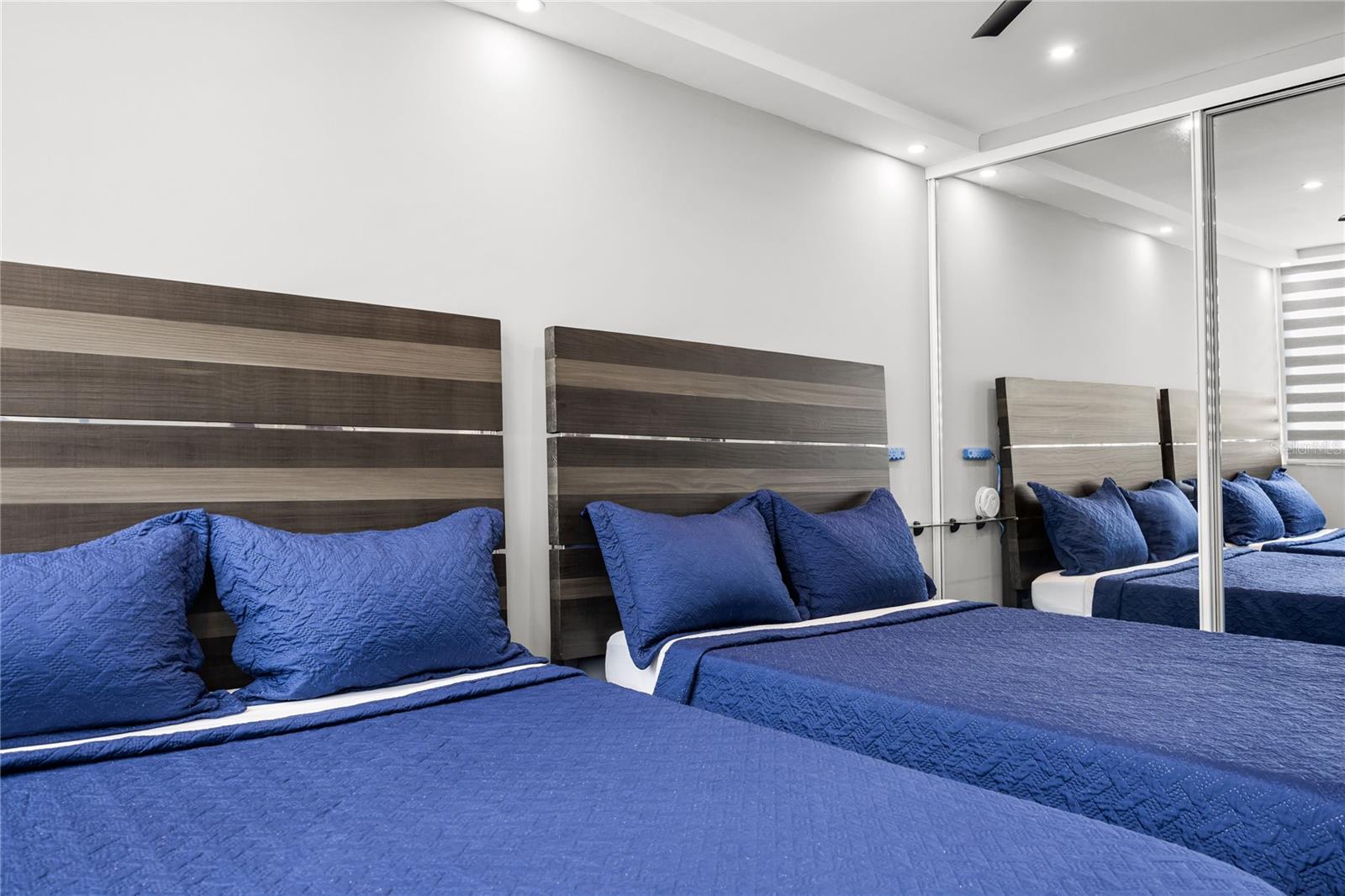 RAQUET CLUB (AKA RACQUET/RAQUET CLUB CONDOMINIUM) - Residential