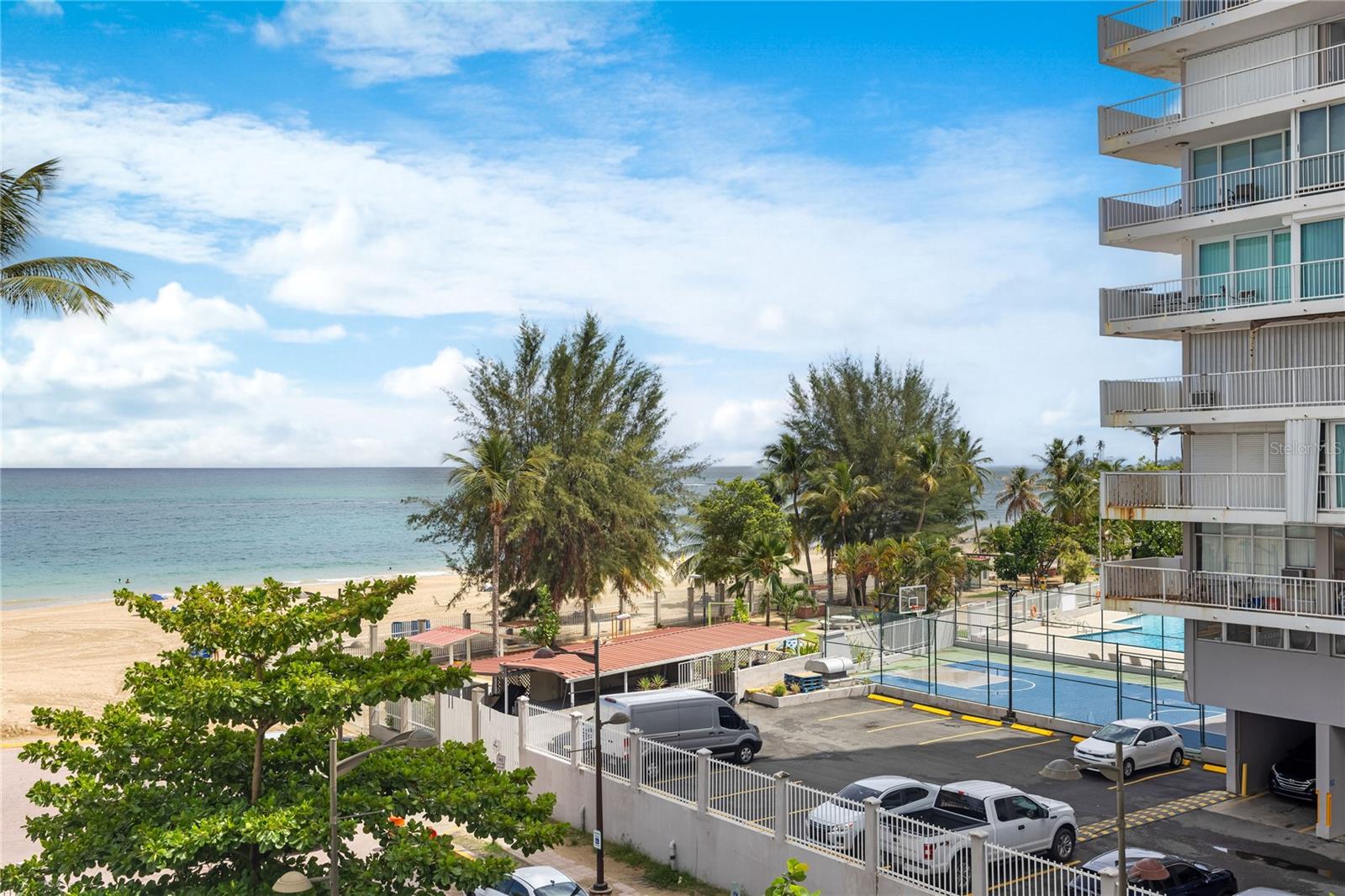 RAQUET CLUB (AKA RACQUET/RAQUET CLUB CONDOMINIUM) - Residential