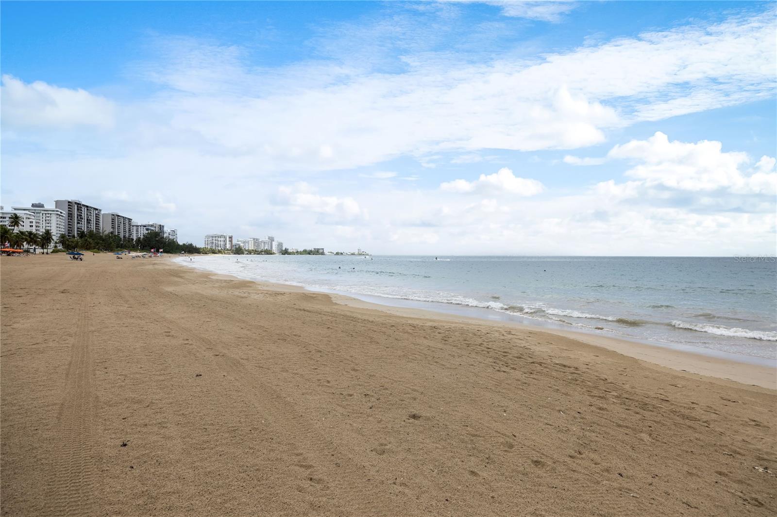 RAQUET CLUB (AKA RACQUET/RAQUET CLUB CONDOMINIUM) - Residential