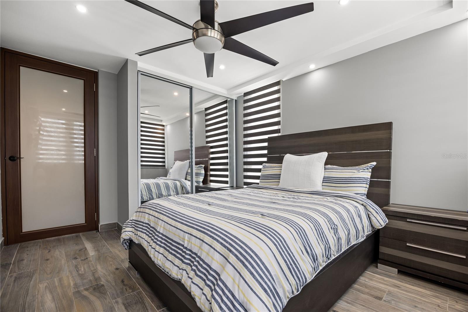 RAQUET CLUB (AKA RACQUET/RAQUET CLUB CONDOMINIUM) - Residential