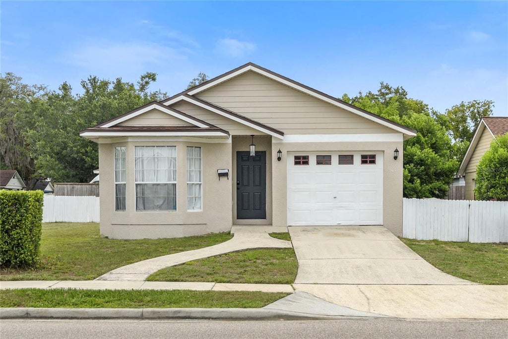 Photo of 301 S Capen Ave, Winter Park, FL 32789 (MLS # O6416050)