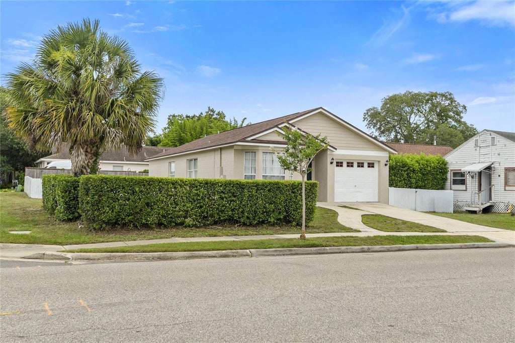 Photo of 301 S Capen Ave, Winter Park, FL 32789 (MLS # O6416050)