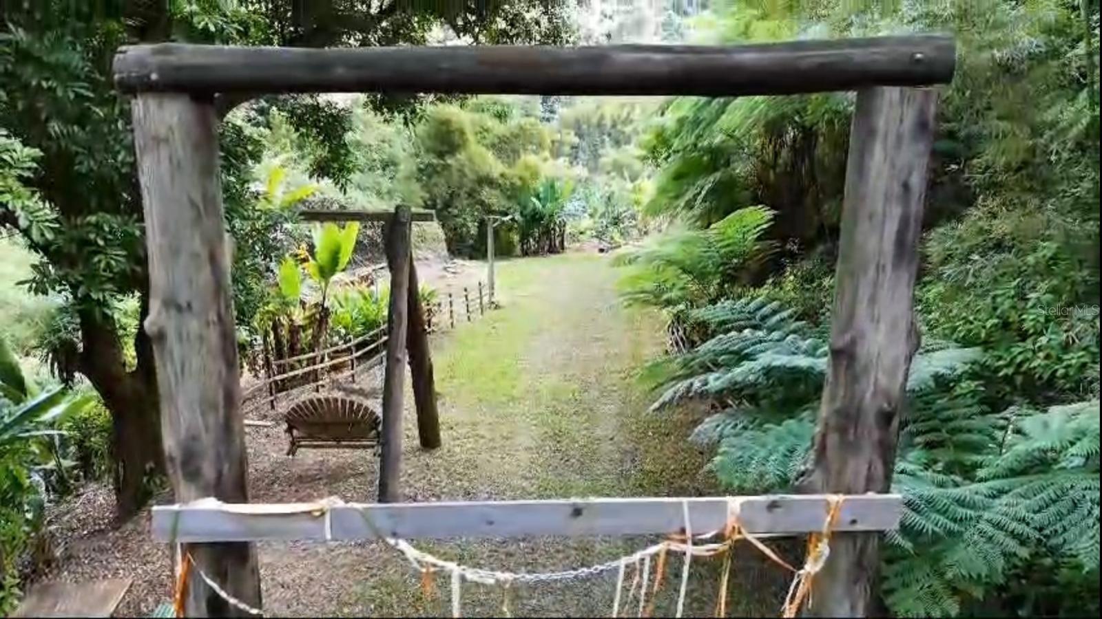 Beautiful estate with 123 acres located in front of the Chorros de Doña Juana. It has a waterfall and bodies of water within the estate, decks and wooden structures for activities, ect. It has plantations of oranges, lemons, bananas, coffee among others. Excellent for creating a parador. Truly a dream!