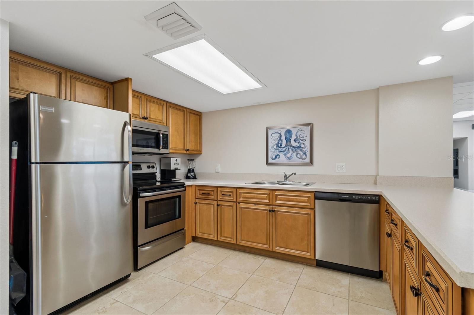 PRELUDE 80 CONDO - Residential