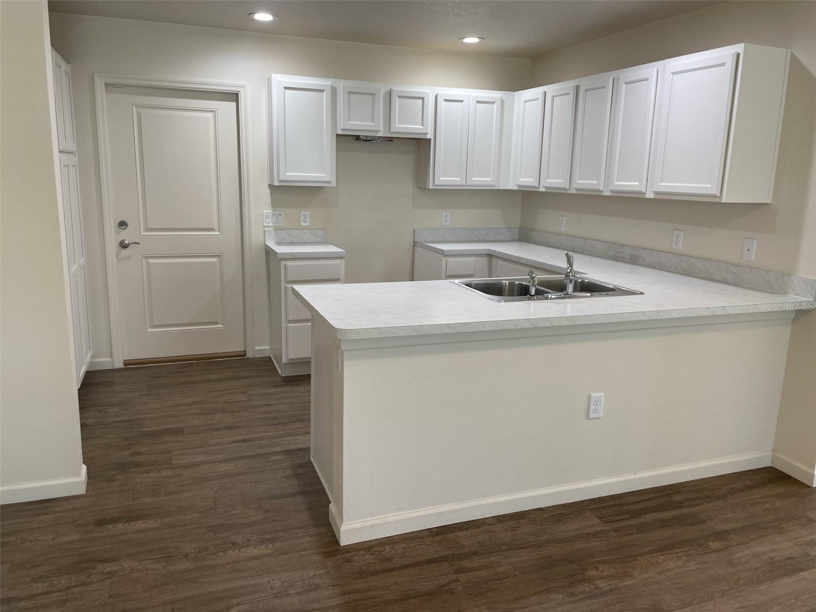 SILVER PINES POINTE - Residential
