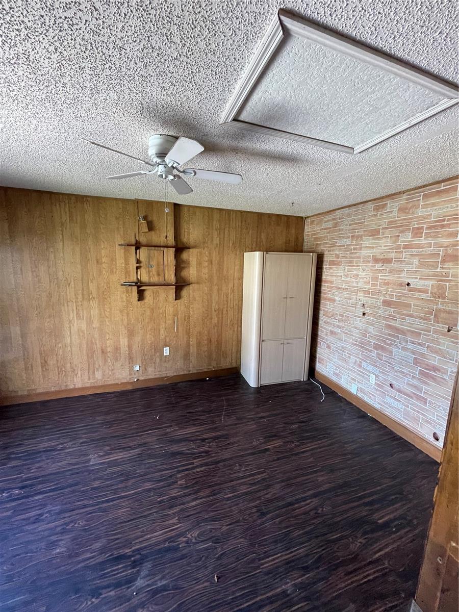 LADY LAKE APRIL HILLS - Residential