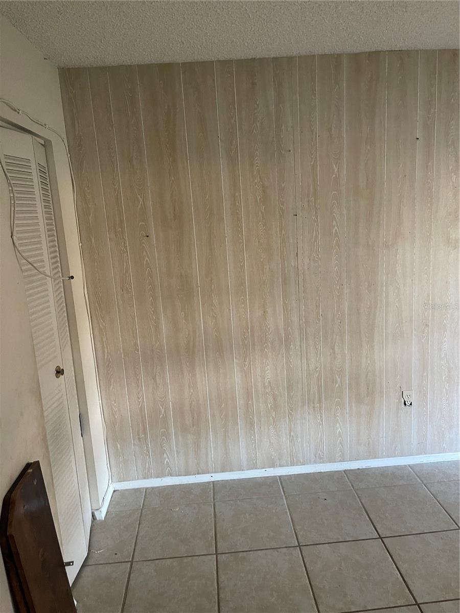 LADY LAKE APRIL HILLS - Residential