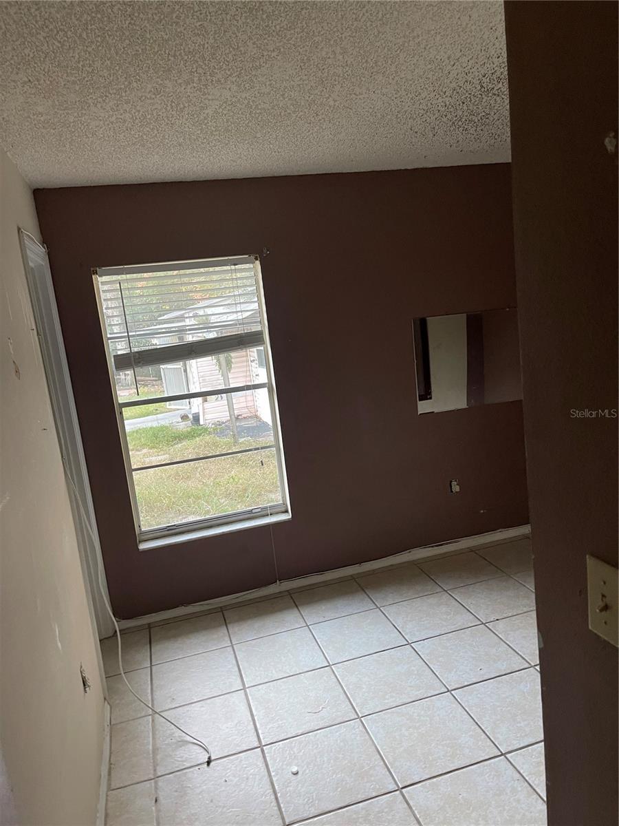 LADY LAKE APRIL HILLS - Residential