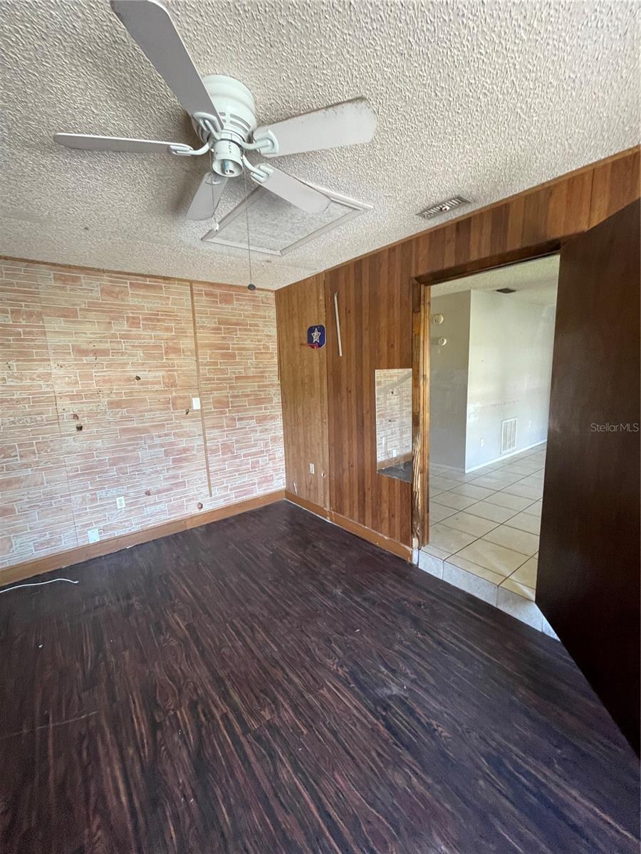 LADY LAKE APRIL HILLS - Residential