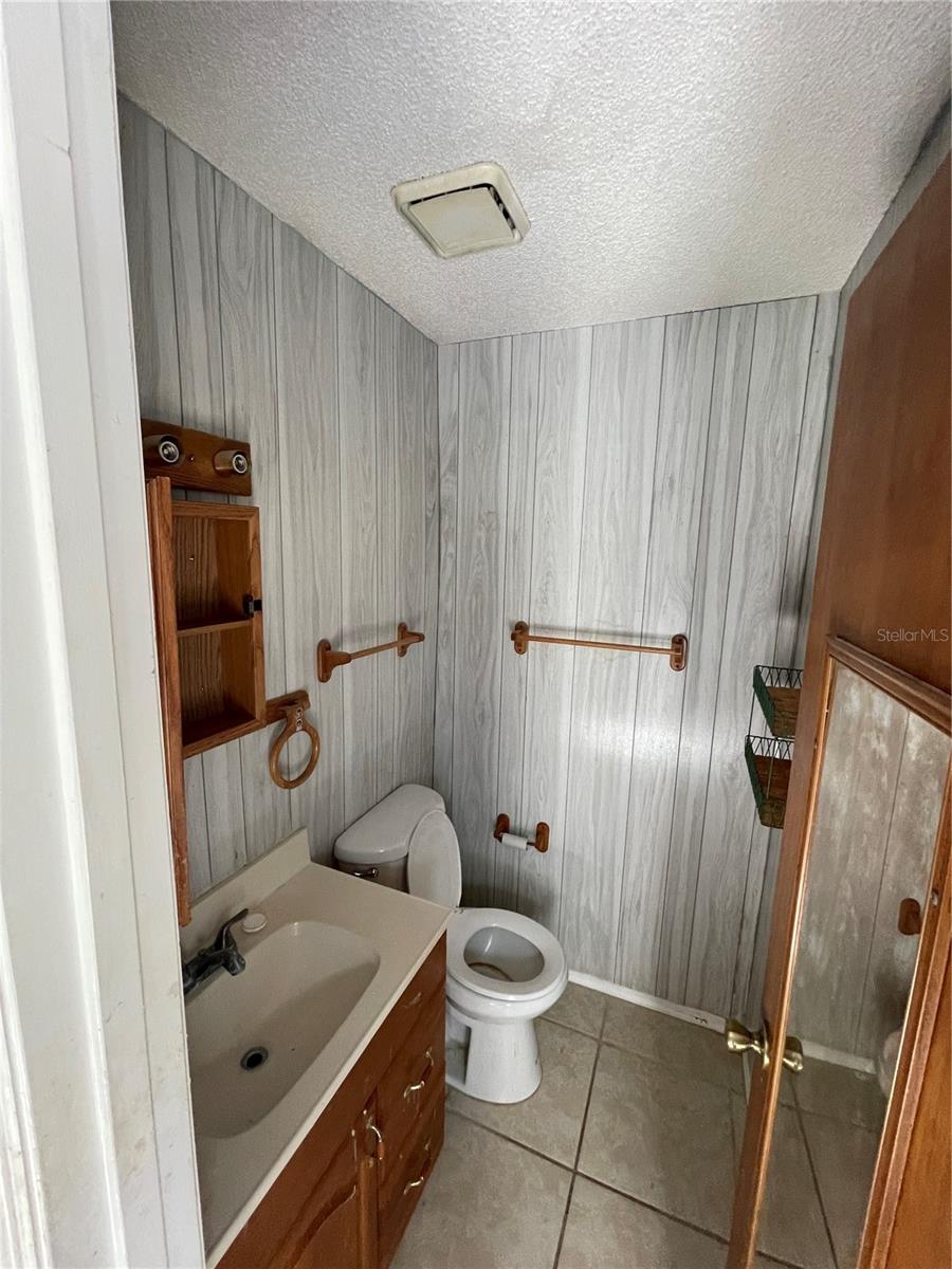 LADY LAKE APRIL HILLS - Residential